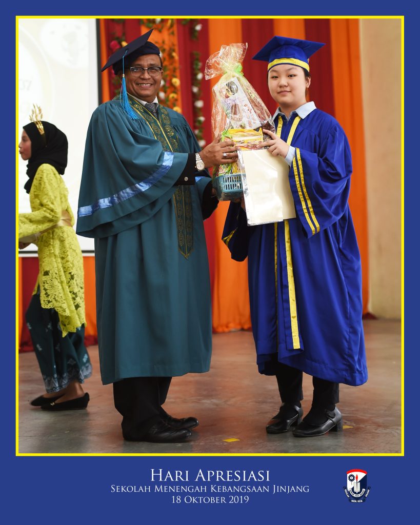 gambar graduasi sekolah