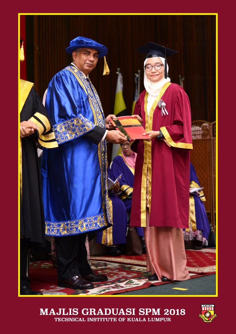 gambar graduasi pelajar SPM