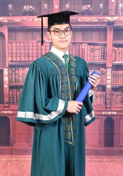 Gambar studio pelajar graduasi SPM